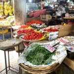 Le marché , bazar de Port-Louis, légumes, fruits et vêtements