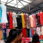 Le marché aux vêtements à Quatre-Bornes , Ile Maurice Le marché aux vêtements à Quatre-Bornes , Ile Maurice