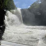La célèbre cascade de l'Ile aux cerfs La célèbre cascade de l'Ile aux cerfs