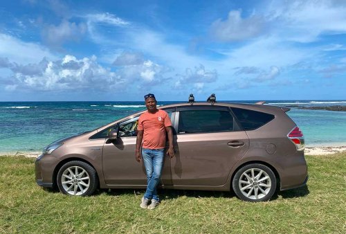 Votre taxi guide sunil et sa voiture confortable pour 6 personnes